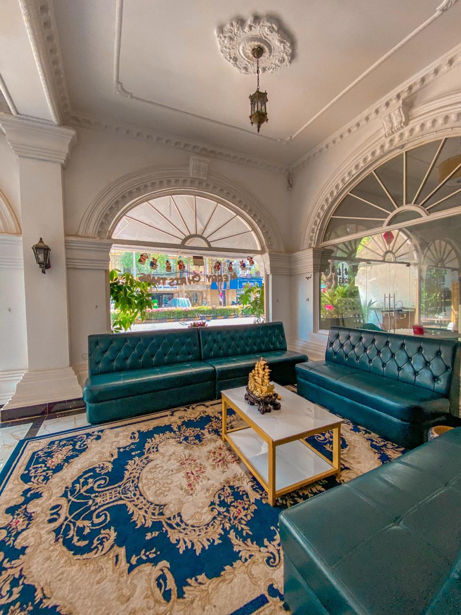 Le Casablanca Hotel Phnom Penh Exterior photo